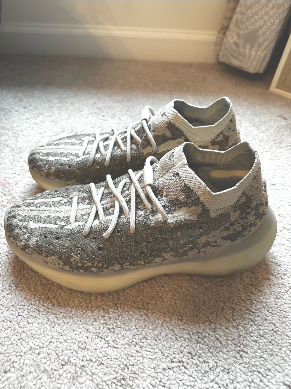 adidas Yeezy Boost 380 Pyrite GZ0473 size 10 - Picture 8 of 8